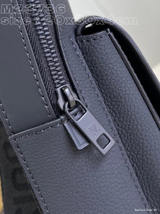Affordable VUITTON LOUIS Slingbag Pilot 0717